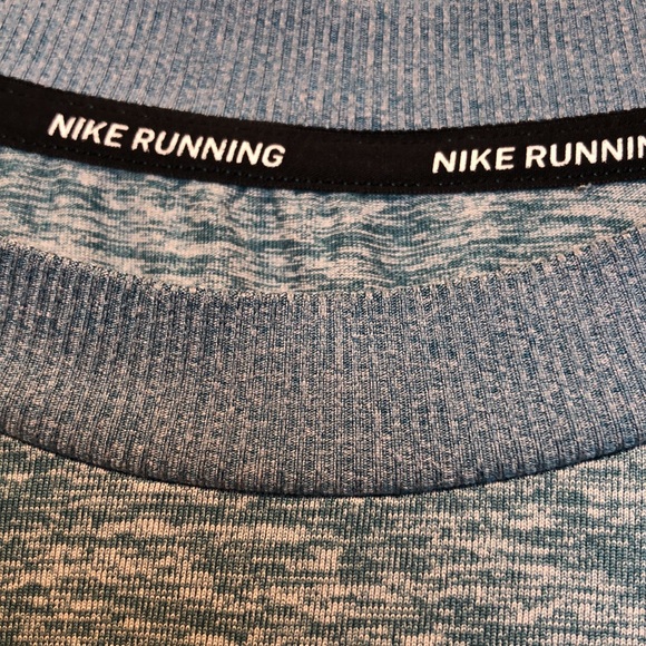 Nike Women's Running Long Sleeve Reflective Sweater Size XS - Picture 3 of 6